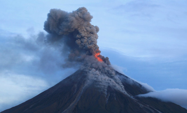 菲律宾火山喷发：近万民众危在旦夕