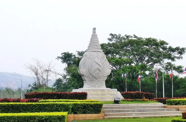 泰国皇太后大学入学要准备什么(有哪些好处)