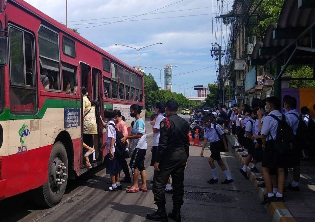开学季开启！泰国运输机构准备每日近2万趟公交