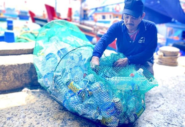 越南：平定省渔船塑料垃圾收集成效显著