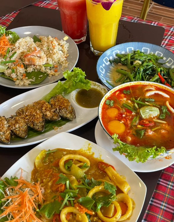 泰国有哪些传统的美食（在泰国进餐要注意什么）
